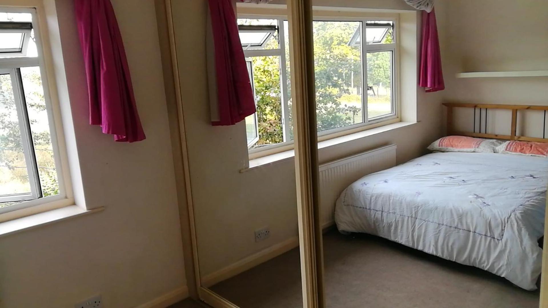 Many Worlds Meet: Spacious Family Stay near Wimbledon & London Croydon Room photo